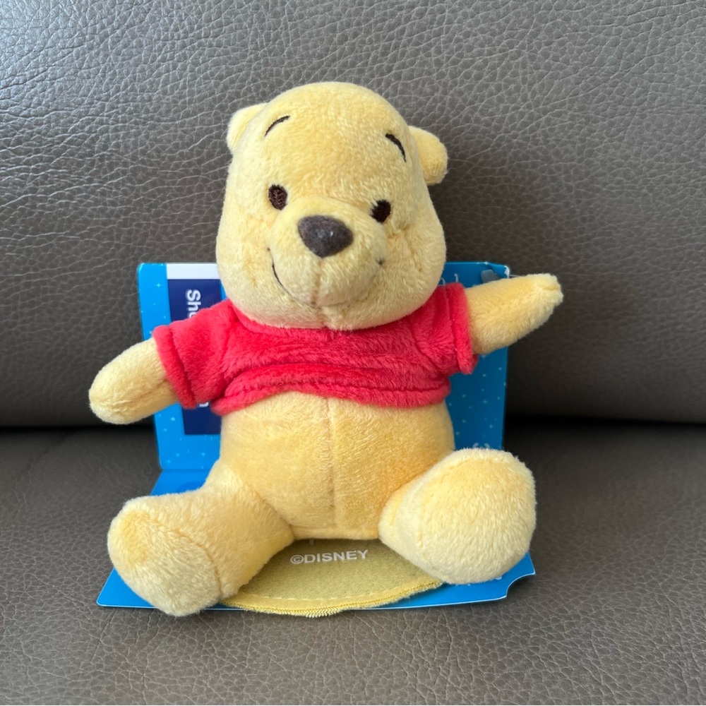 BNWT Disneyland Winnie The Pooh Shoulder Plush Magnetic toy